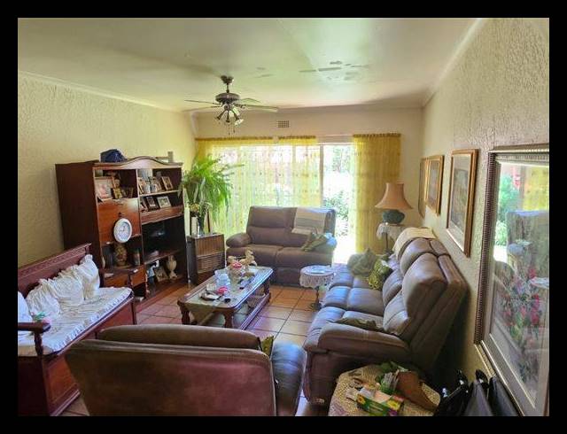 2 BEDROOM TOWNHOUSE FOR SALE IN BIRCHLEIGH NORTH